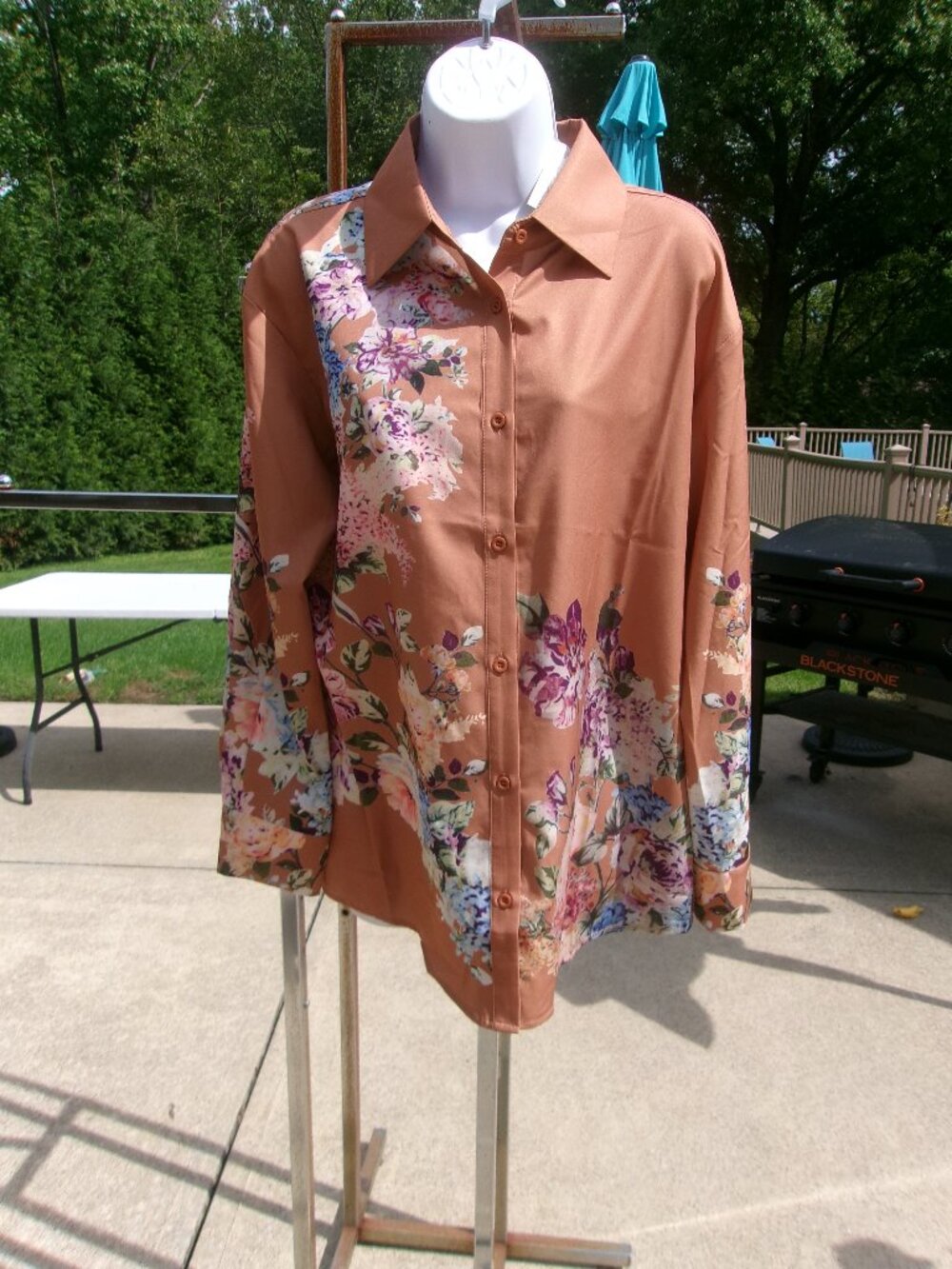 NWT WDNY BROWN FLORAL BUTTON DOWN TOP M